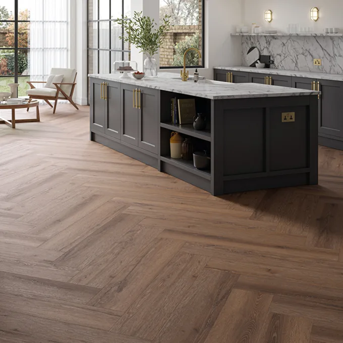 amtico-signature-ar0w7970-manor-oak-herringbone-plank-mob_wh_668x668